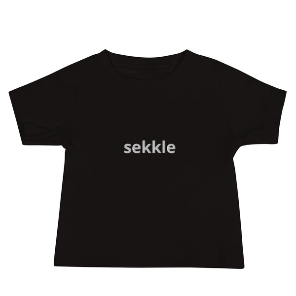 Sekkle Lower Case besticktes Baby-T-Shirt